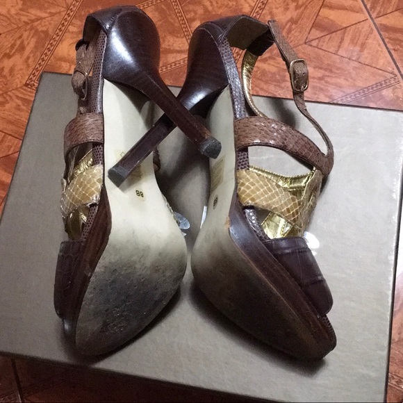 Shoes - Picture 7 of 8